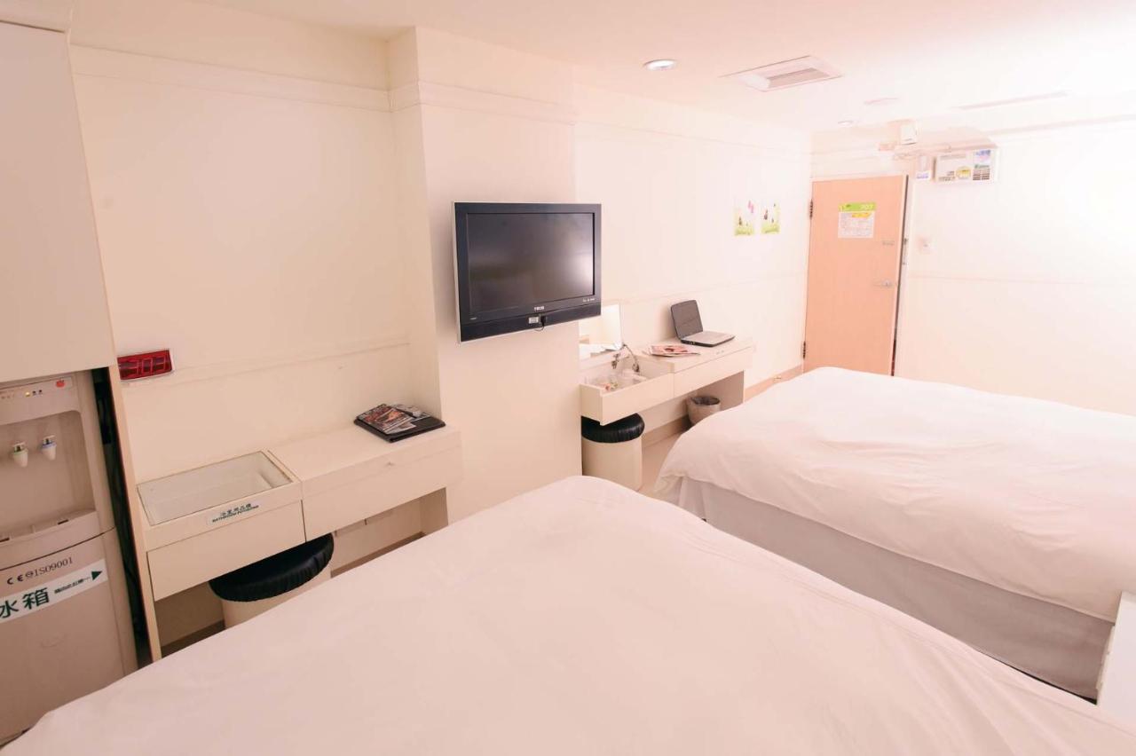 Kiwi Express Hotel - Zhong Zheng Branch Tchaj-čung Exteriér fotografie