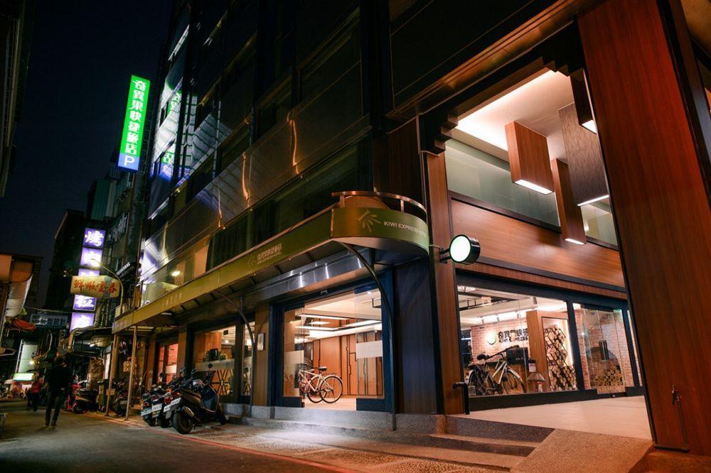 Kiwi Express Hotel - Zhong Zheng Branch Tchaj-čung Exteriér fotografie