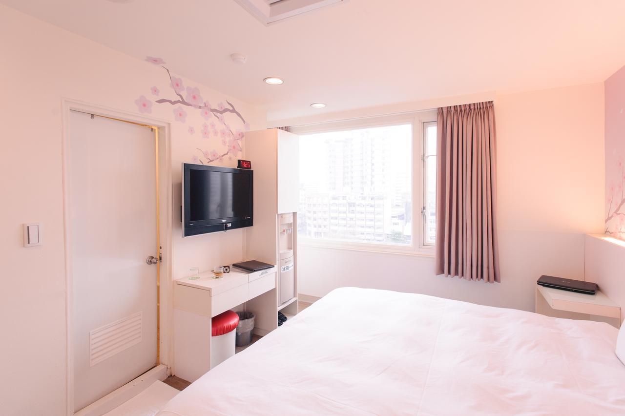 Kiwi Express Hotel - Zhong Zheng Branch Tchaj-čung Exteriér fotografie