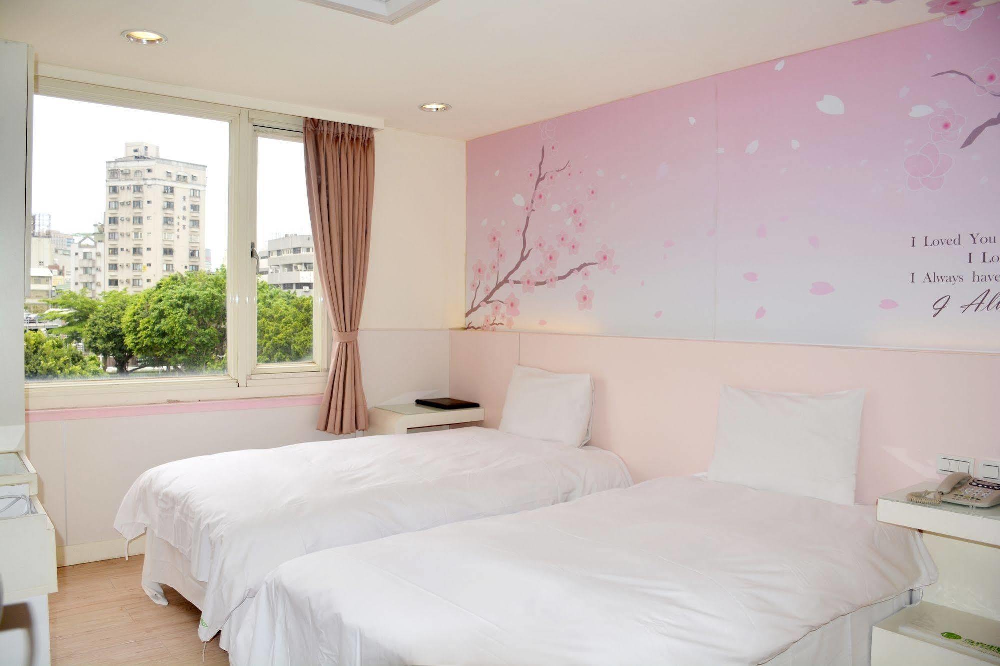 Kiwi Express Hotel - Zhong Zheng Branch Tchaj-čung Exteriér fotografie