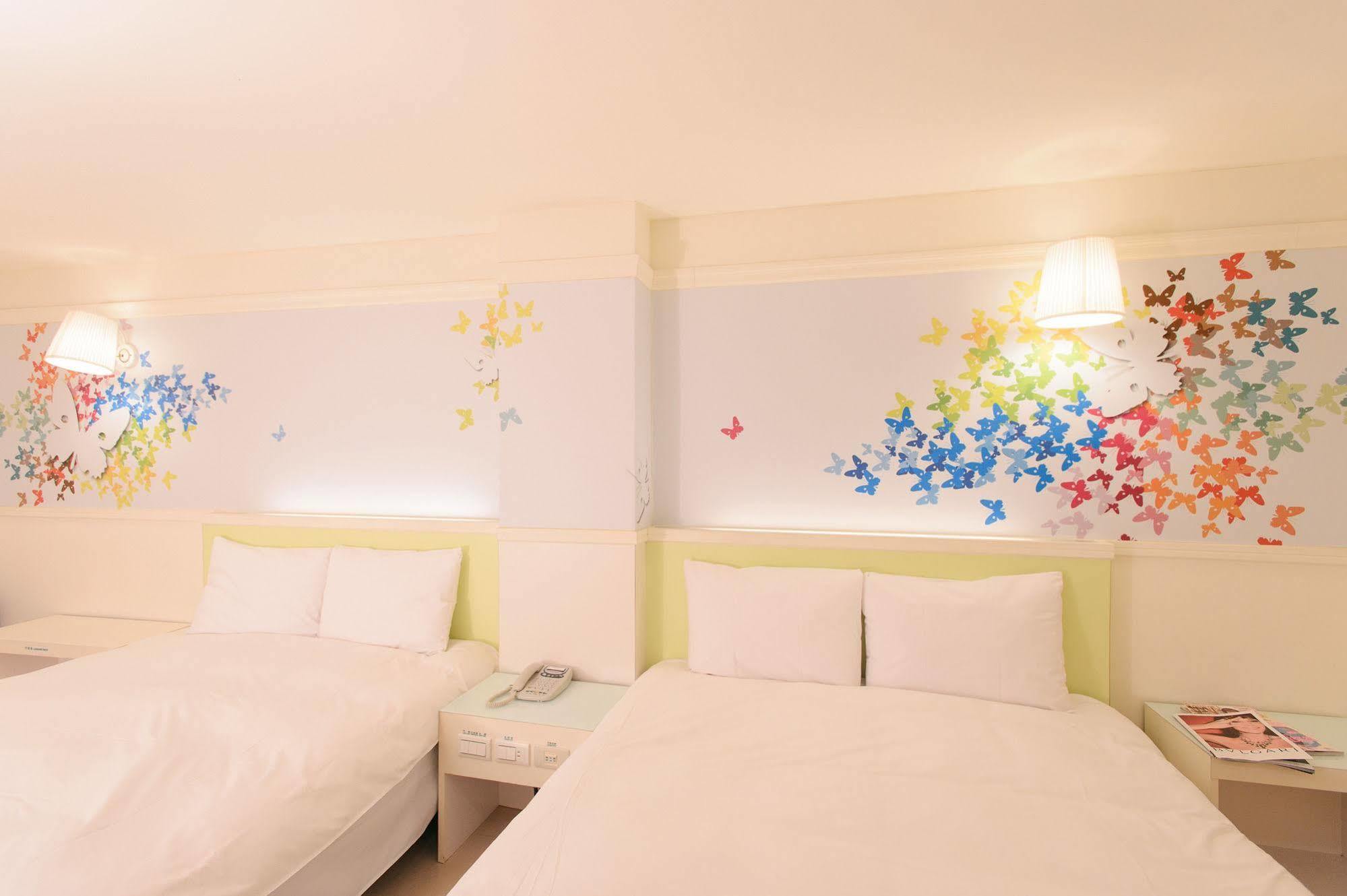Kiwi Express Hotel - Zhong Zheng Branch Tchaj-čung Exteriér fotografie