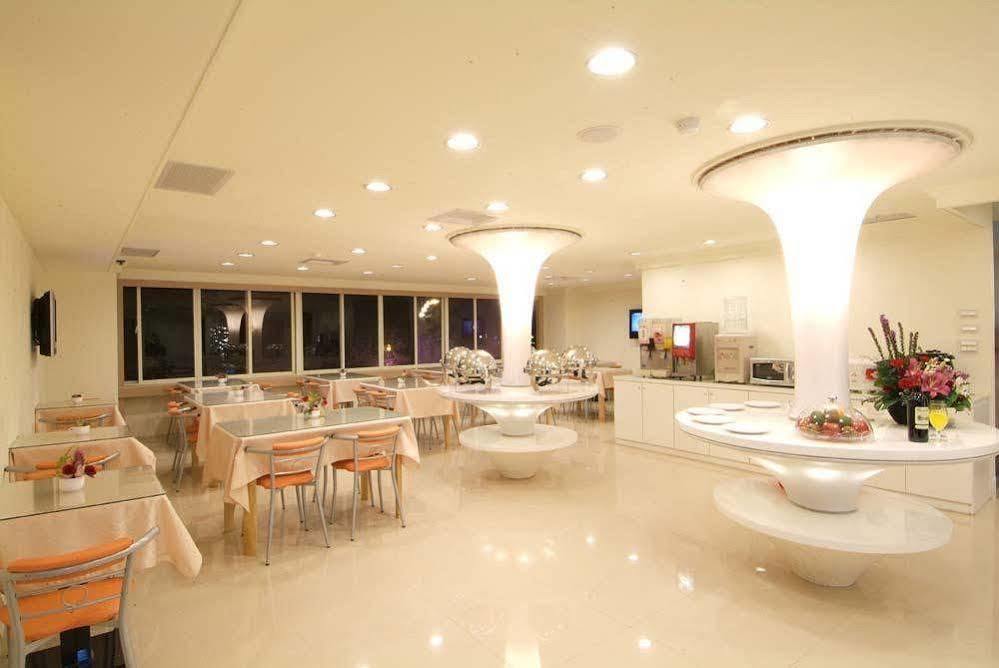 Kiwi Express Hotel - Zhong Zheng Branch Tchaj-čung Exteriér fotografie