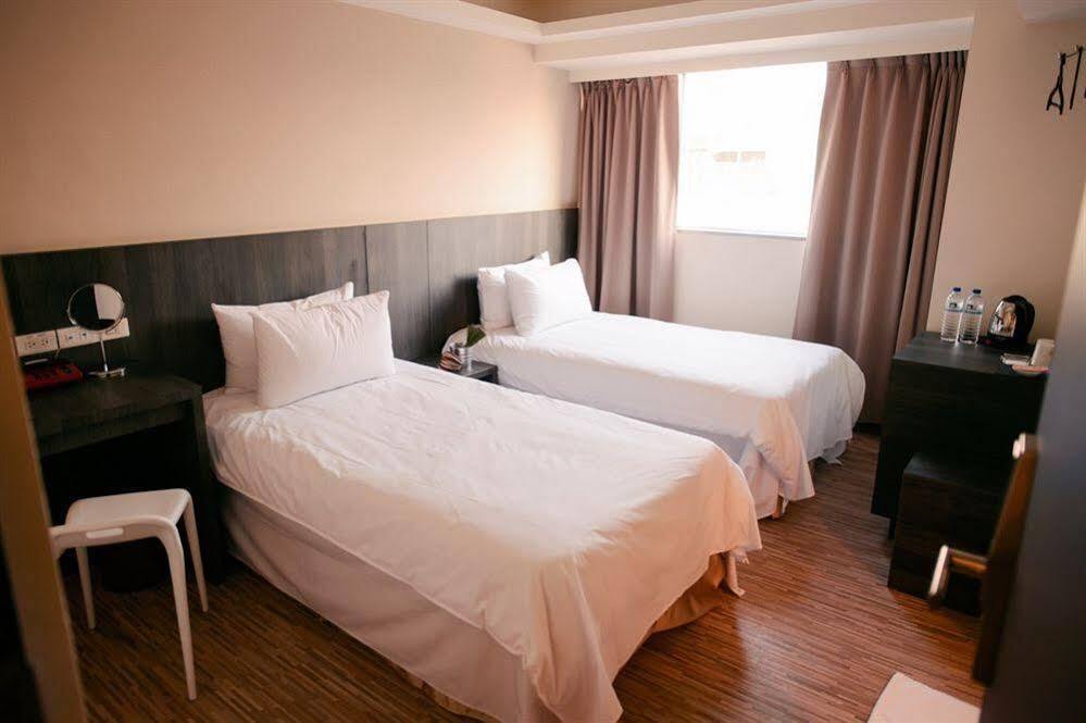 Kiwi Express Hotel - Zhong Zheng Branch Tchaj-čung Exteriér fotografie